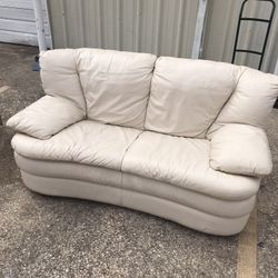 LEATHER LOVE SEAT 
