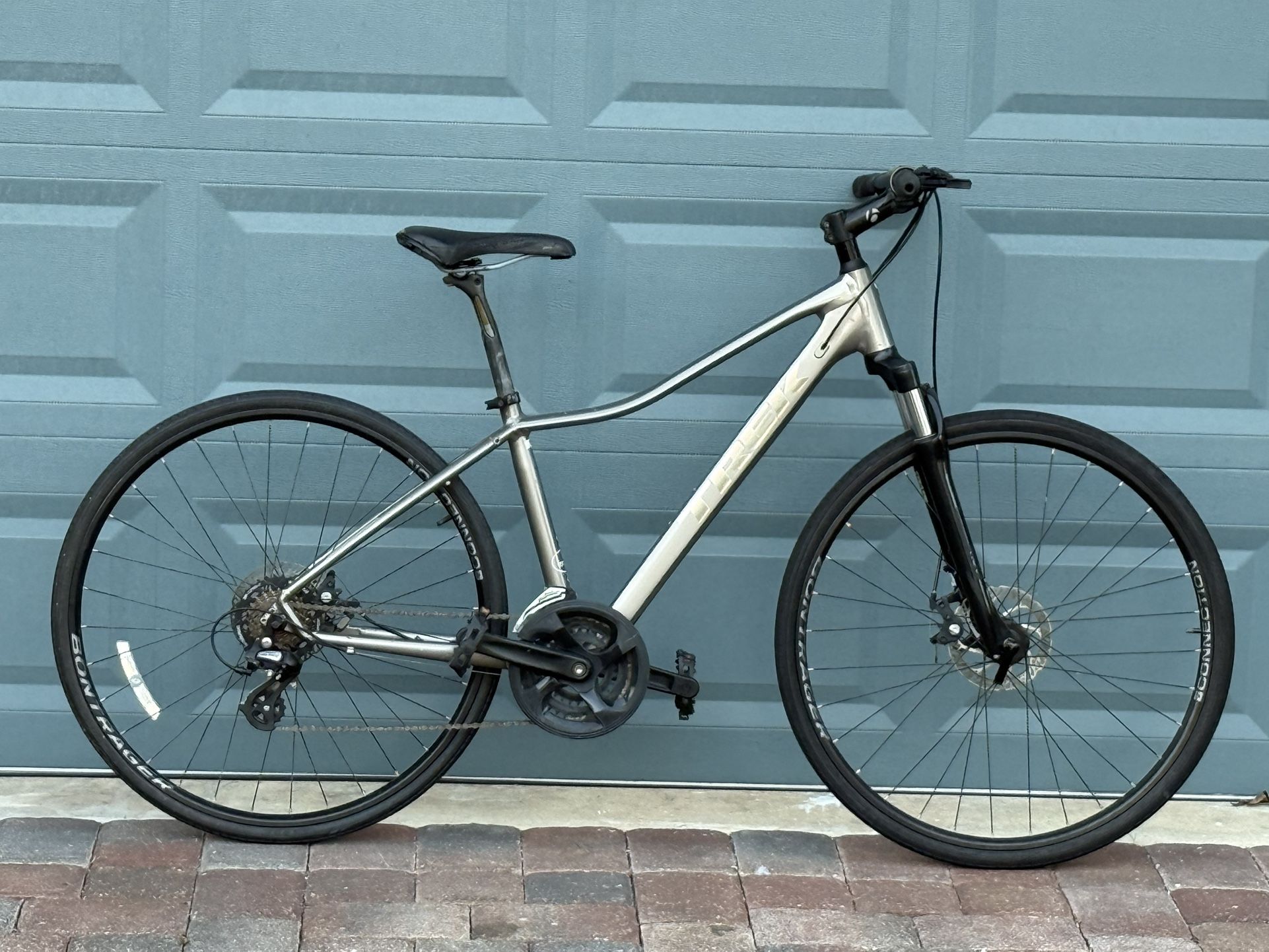Trek dual sport small frame 700 wheels 21 speed
