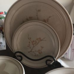 Dinner set, never used great condition
