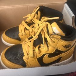 Yellow And Black Nike Air Jordans (almost New)