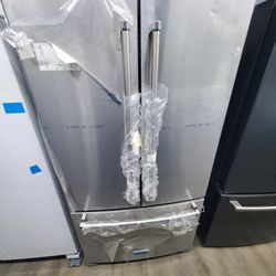 Kitchen aid fridge counterdepth new open box with ice maker small dent on door ..special price $1299