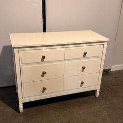 6 Drawer Dresser (white) in great condition