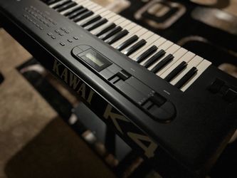 Kawai K4 Digital Synthesizer keyboard piano