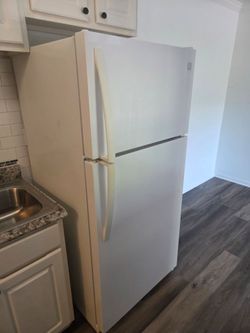 Kenmore Refrigerator (works perfect)