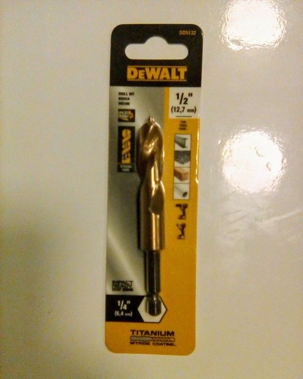 DeWalt Impact Ready Titanium Nitride Coated Drill Bit, With A Diameter Of 1/2 Inch (12.7mm) & A 1/4 Inch (6.4mm) Shank. Model Number DD5132