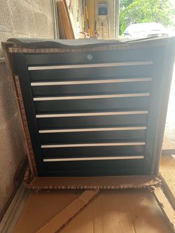 Metal tool box