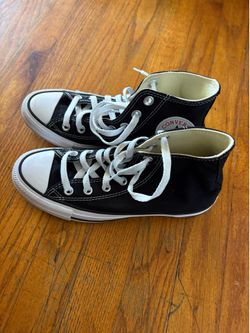 Women’s Converse size 7.5