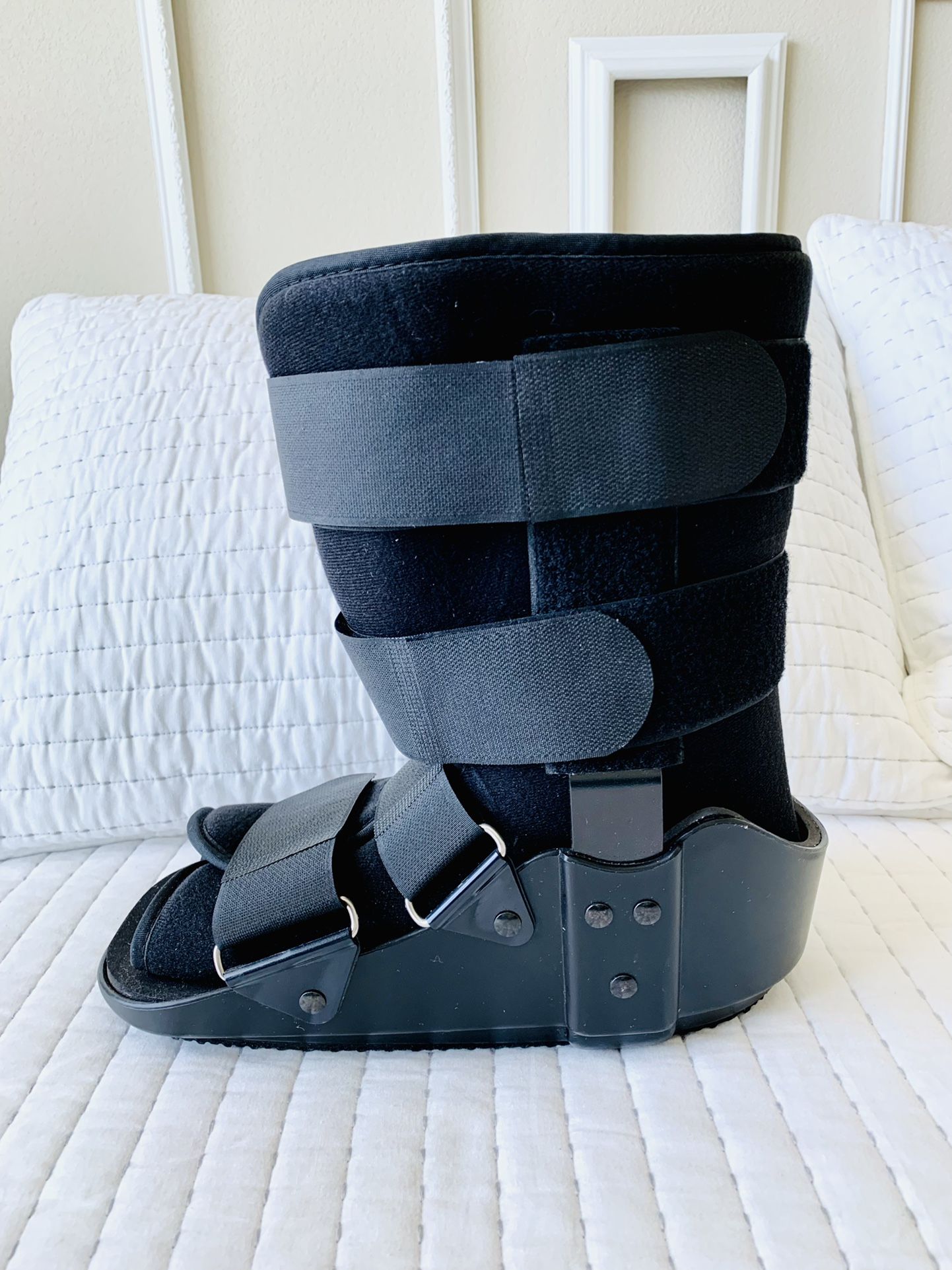 Walking Boot For Fracture/Broken Foot or Sprained Ankle or Foot Injuries