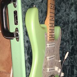 Stratocaster D'luxe Surf Pearl Green, Great Shape, Great Performing FSR + OHSC; Best $ or Trade a Gibson SG or TELECASTER +$ to U