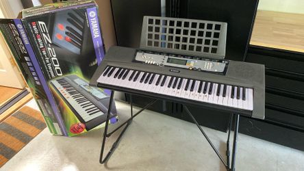 Keyboard Yamaha EZ200