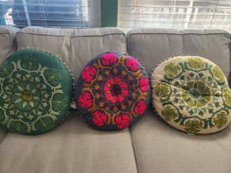 Round SURYA Decor Pillows