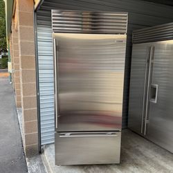 (2018) Sub-Zero 36" Classic Over-and-Under Refrigerator/Freezer Delivered!