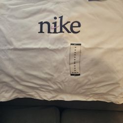Nike MEDIUM NWT brand NEW crop Top Shirt MD