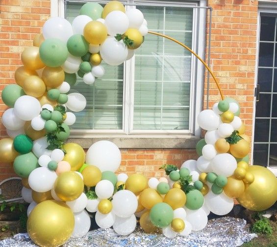 Round Arch Frame With Balloons Garland