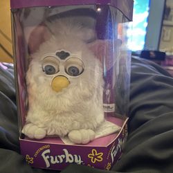 Vintage Furby 1998 “. WHITE”.  Original