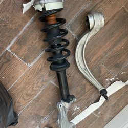 2019 Audi Q8 Front Right Suspension And Lower Control Arm