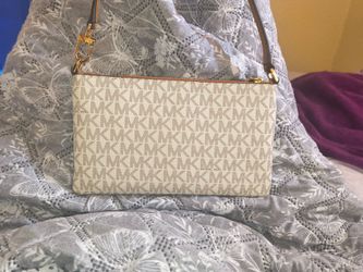 Michael kors wristlet