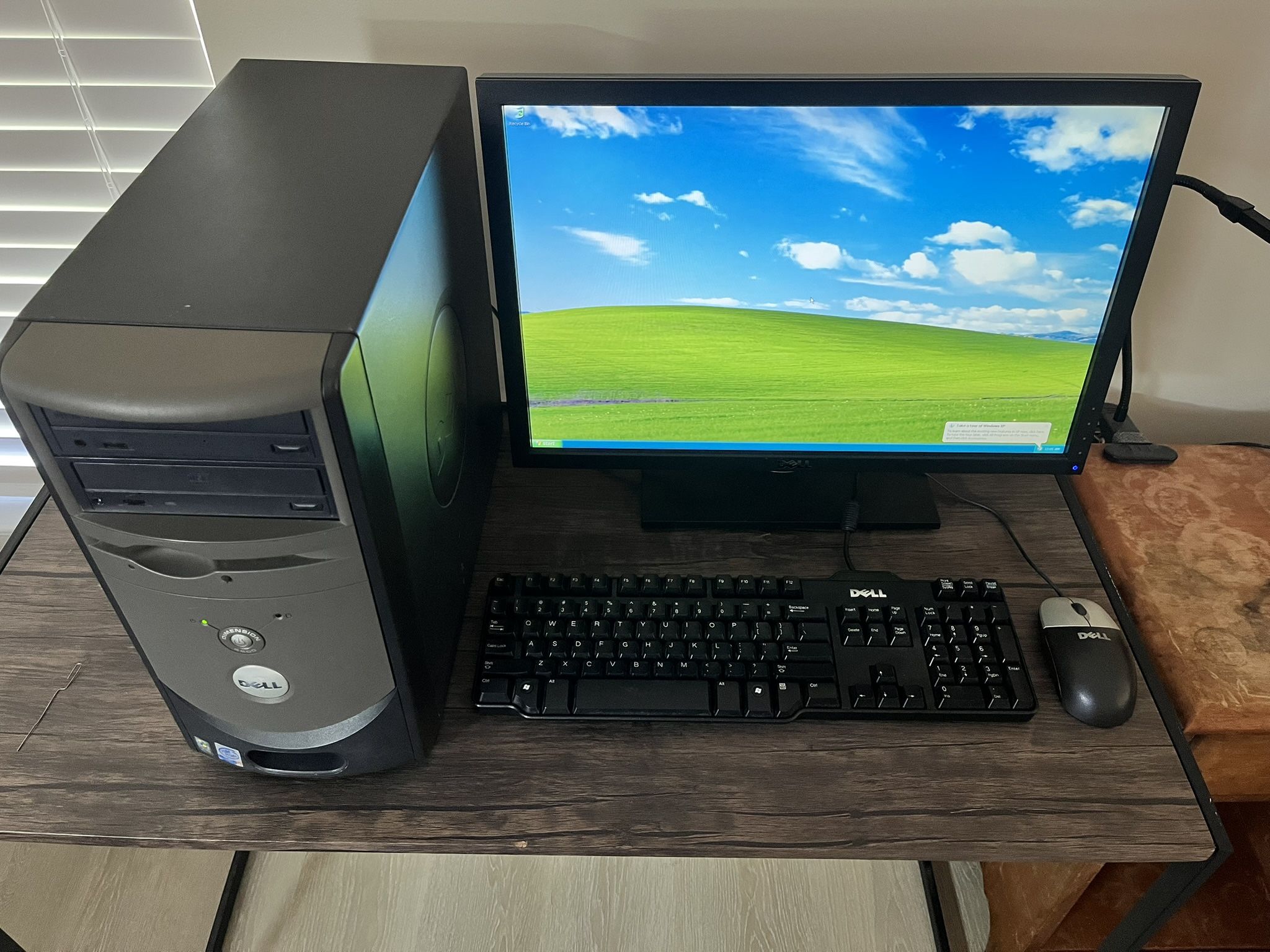 Vintage Dell Dimension 4600 Tower System. 2.79 GHz Pentium 4. 80 GB HDD. 768 GB Ram