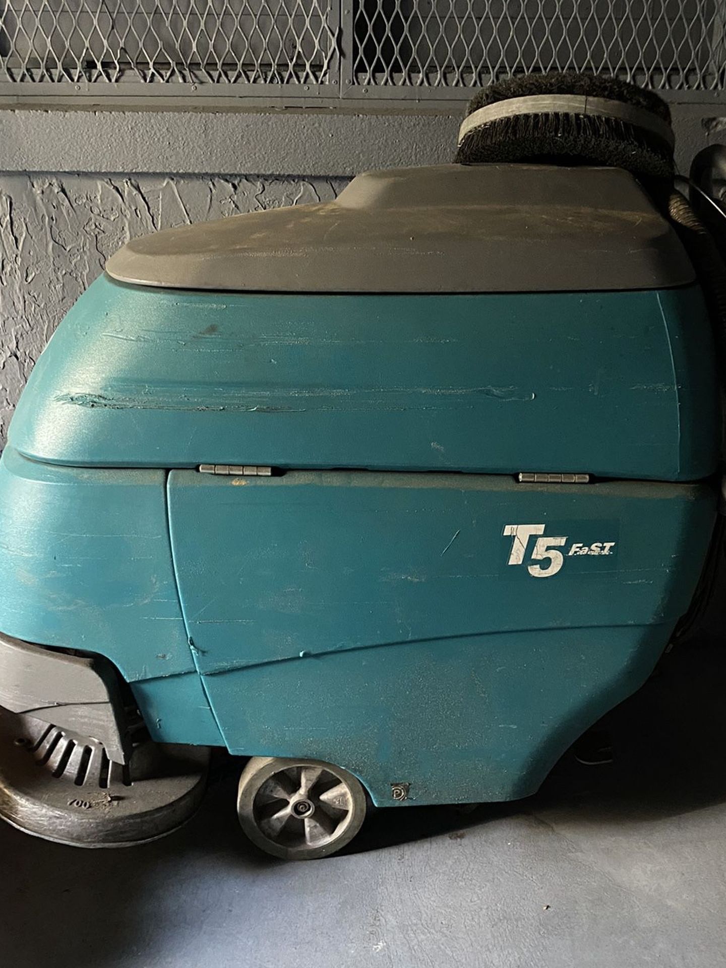 Commercial Floor Scrubber T5 FAST