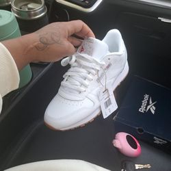 Size 8 Unisez Classic Leather Reebok
