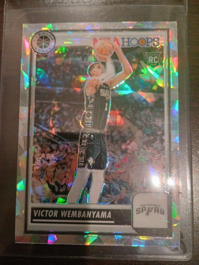 2023 Hoops Premium Stock V. Wembanyama Cracked Ice