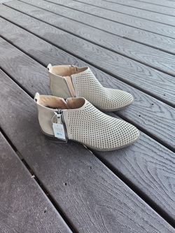 Time And Tru Booties 8.5 New
