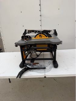 Dewalt 15 Amp 8 1/4 in portable table saw