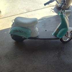 Scooter Eléctrica Para Niños En Buenas Condiciones Está Nueva