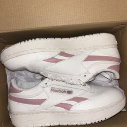 woman’s Reebok 