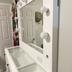 Vanity - Cabinet Use $125 