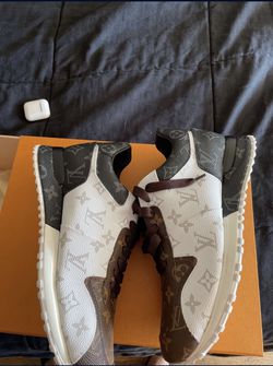 Louis Vuitton Men Sneakers Size 7.5 for Sale in The Bronx, NY - OfferUp