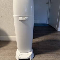 diaper Genie Complete With Three Refills 