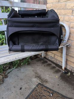 Dog carrier for motorcycle settlemen