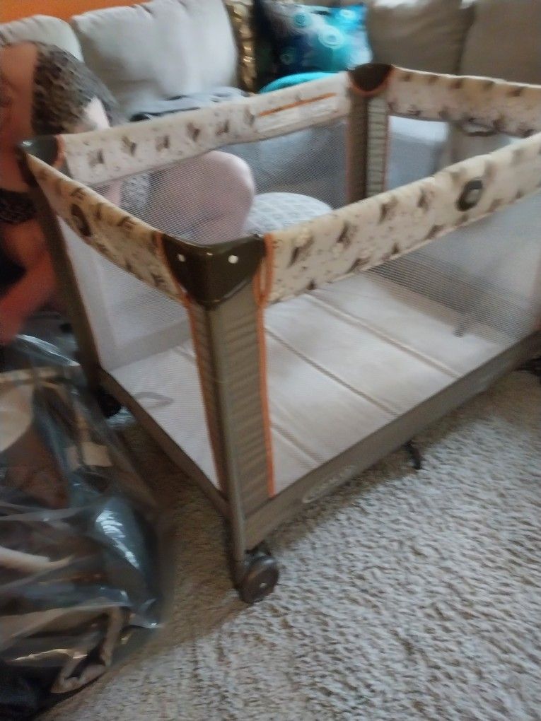 Graco Pack And Play With Diaper Storage