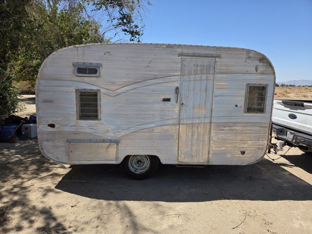 Vintage 1958 Lancer Canned Ham Camper