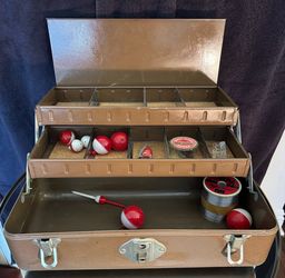 OLD SCHOOL 1950’s J.C. HIGGINS METAL FISHING TACKLE BOX for SEARS