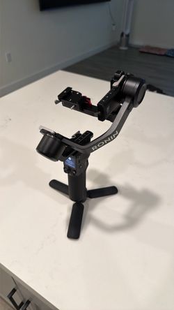 Visit the DJI Store 4.3 4.3 out of 5 stars (2,705) DJI RS 3 Mini, Camera Gimbal Stabilizer, Canon/Sony/Nikon/Fujifilm 2 kg (4.4 lbs) Tested Payload, N