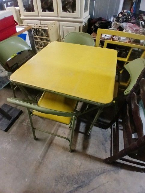 Vintage 70's Fold Up table And Chairs