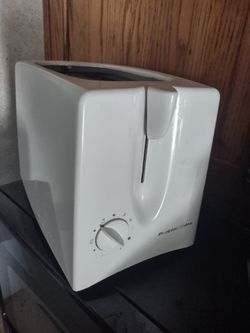 A great white 2 slice toaster