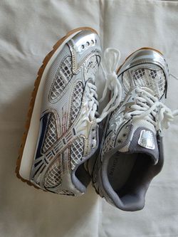 Bottega Veneta Orbit Size 9