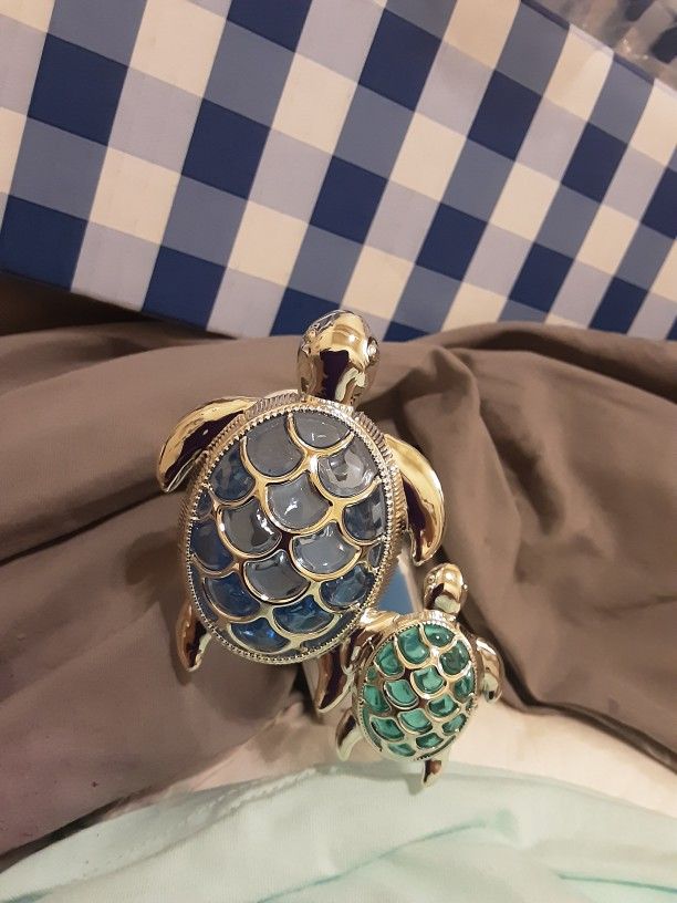 Brand New BATH And Body Turtles Wallflower Plugs 