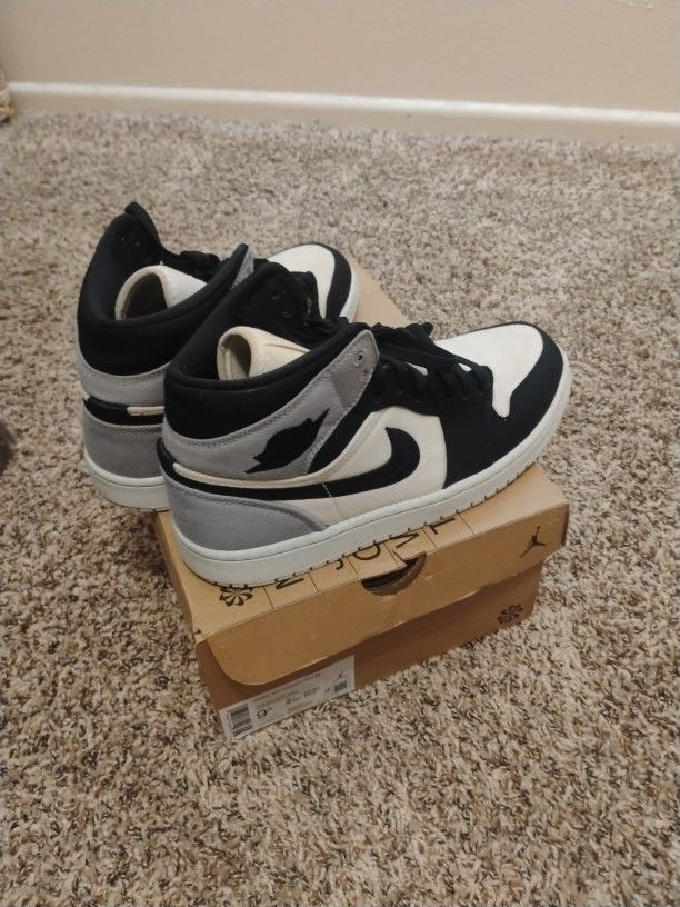 Wmns Air Jordan 1 Mid