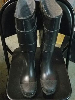 Steel toes rain boots