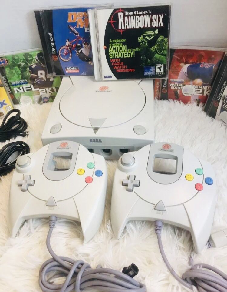 Sega Dreamcast Console W/2 Controllers, Games