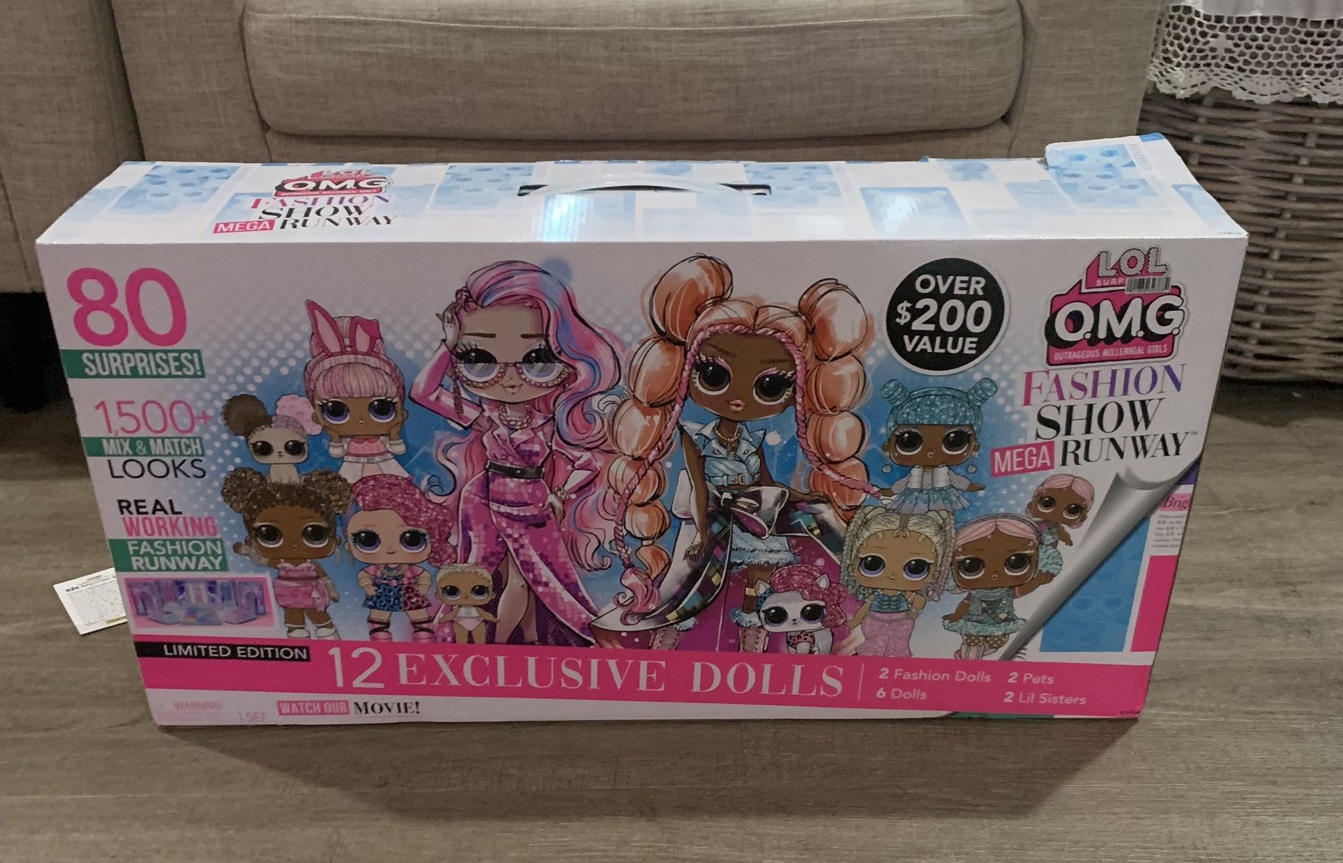 LOL Surprise Doll Fashion Show Mega Runway Playset