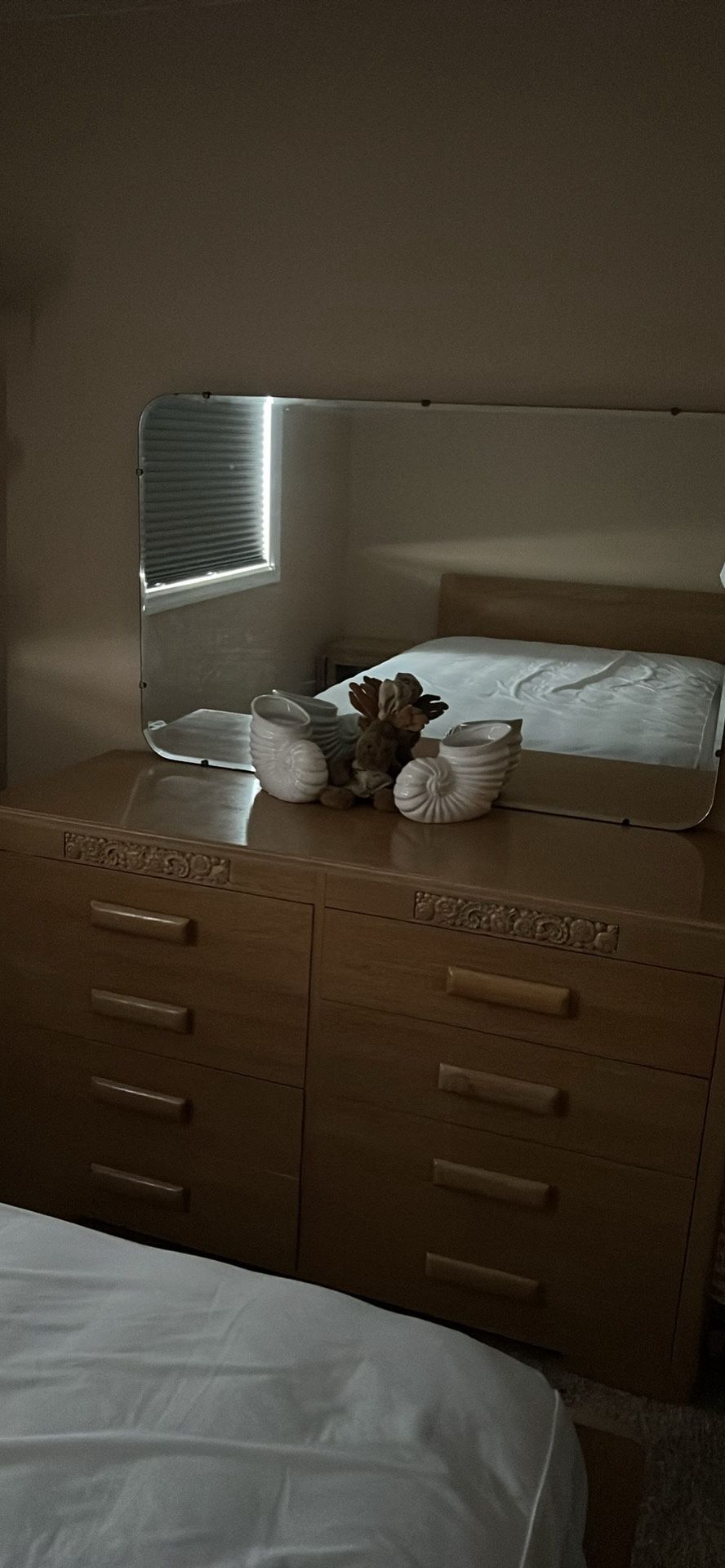 Dresser With Mirror