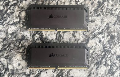 DOMINATOR® PLATINUM RGB 32GB (2 x 16GB) DDR4 DRAM 3200MHz C16 Memory Kit