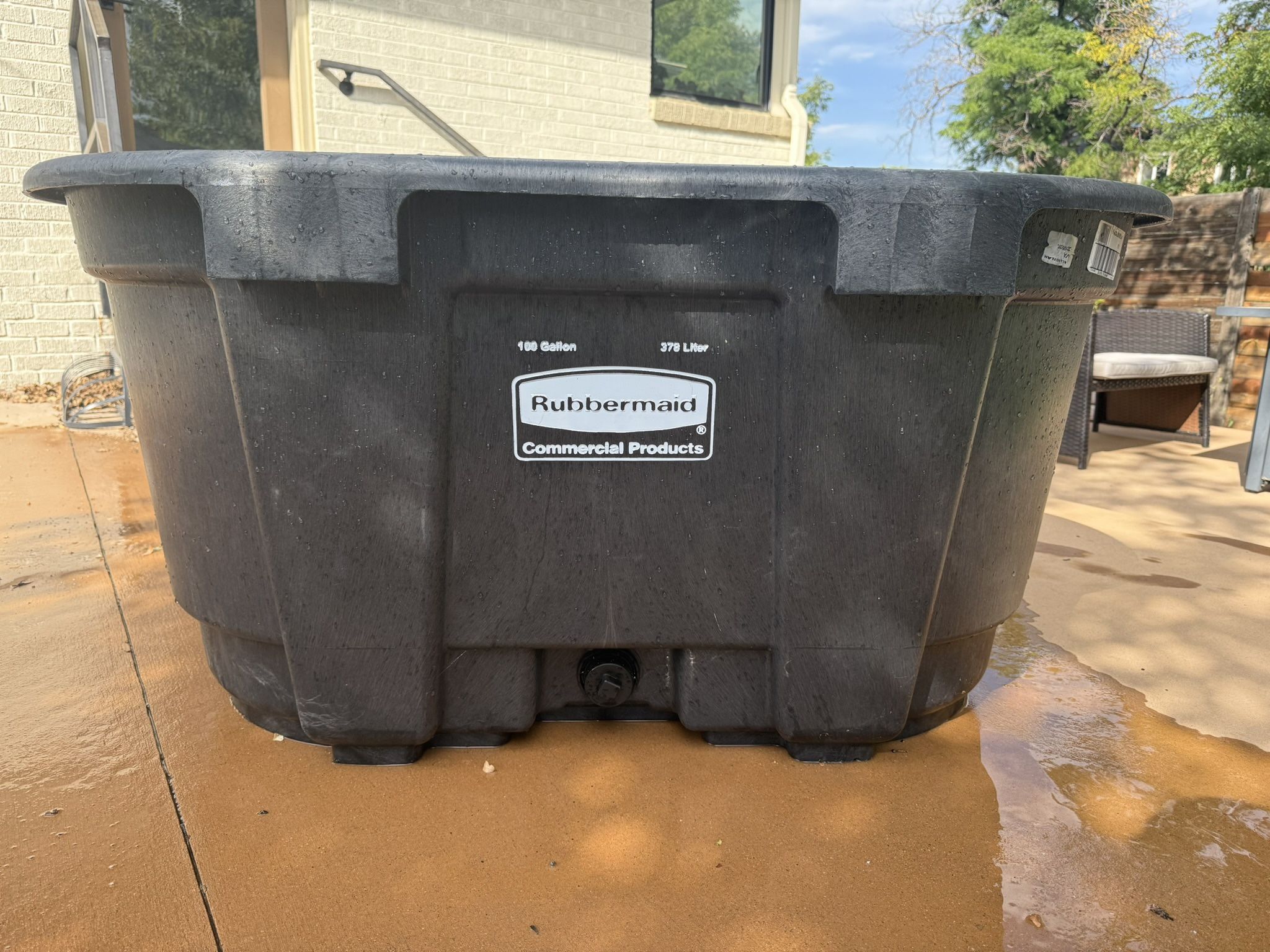100 Gallon Rubbermaid Stock Tank