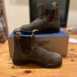 Brand New Blundstones! Women’s 8 1/2, Men’s 6/12