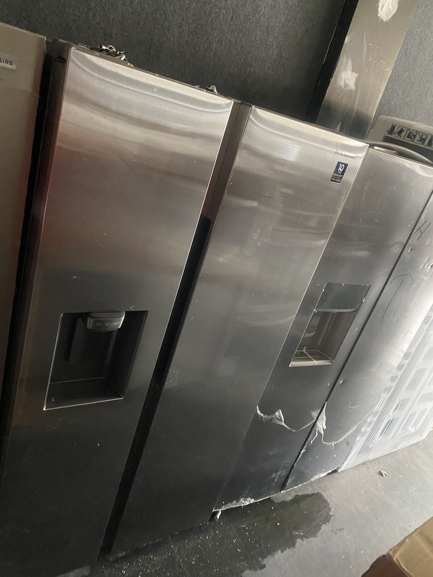 BRAND NEW SAMSUNG STAINLESS STEEL 27 Cu Ft Refrigerator.625 Delivered Installed.550 Picked Up